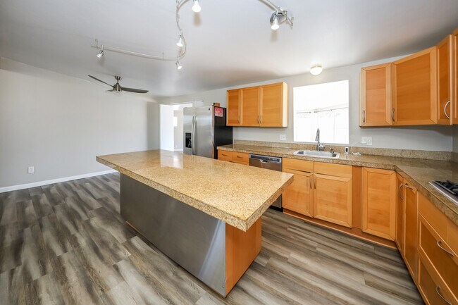 Photo - 3221 S Grady Ave