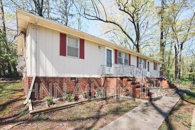Photo - 2553 Lloyd Rd