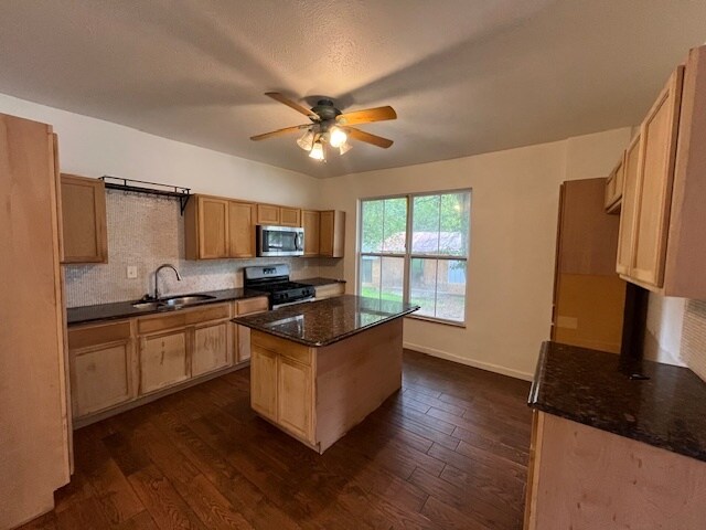 Building Photo - 714 Searcy Ave Rental