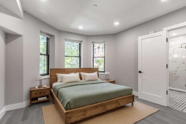 Photo - 169 Newbury St