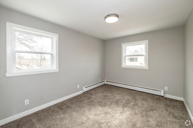 2BR, 1BA - 850SF - Primary Bedroom