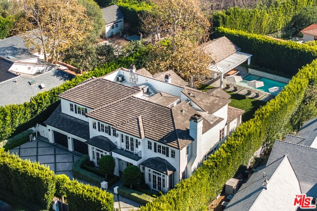 Building Photo - 1580 Sorrento Dr