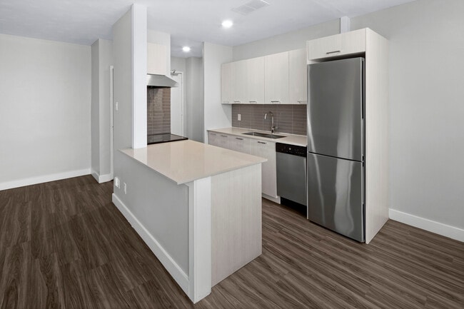 Building Photo - 31 Spencer Ave