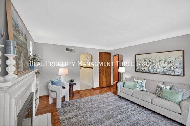 Photo - 130 S Barat Ave