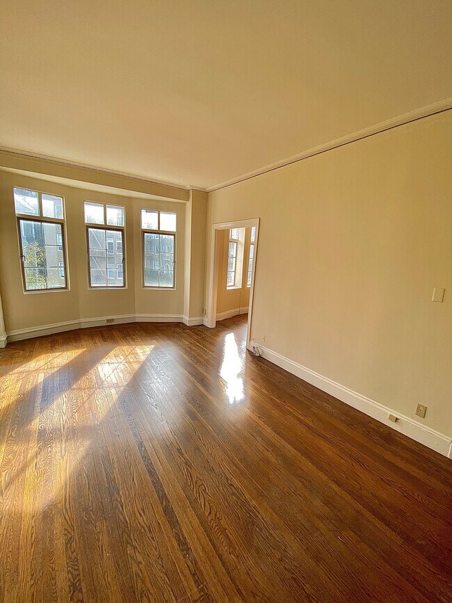 Living Room - 1770 Broadway Apartments
