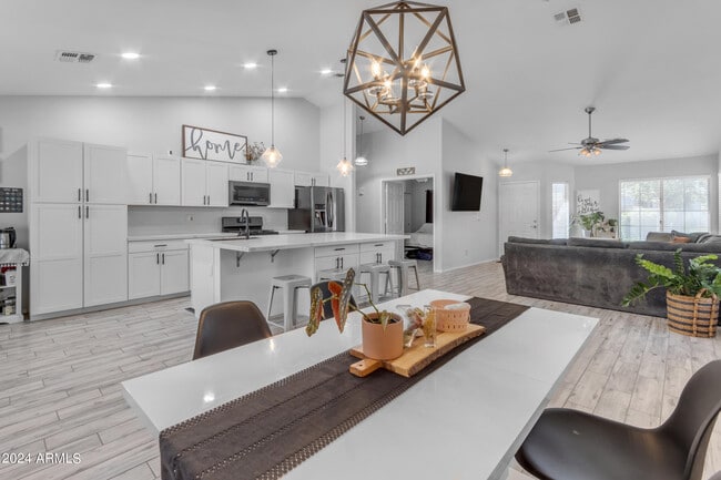 Building Photo - 1114 E Artesian Way Rental