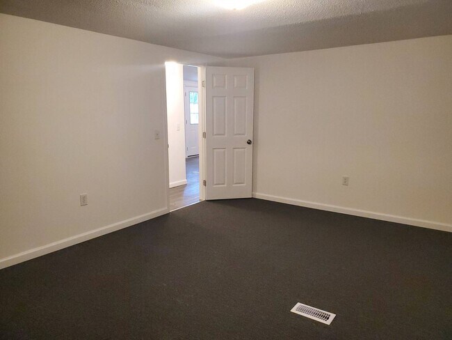 Photo - 515 Swinson Rd