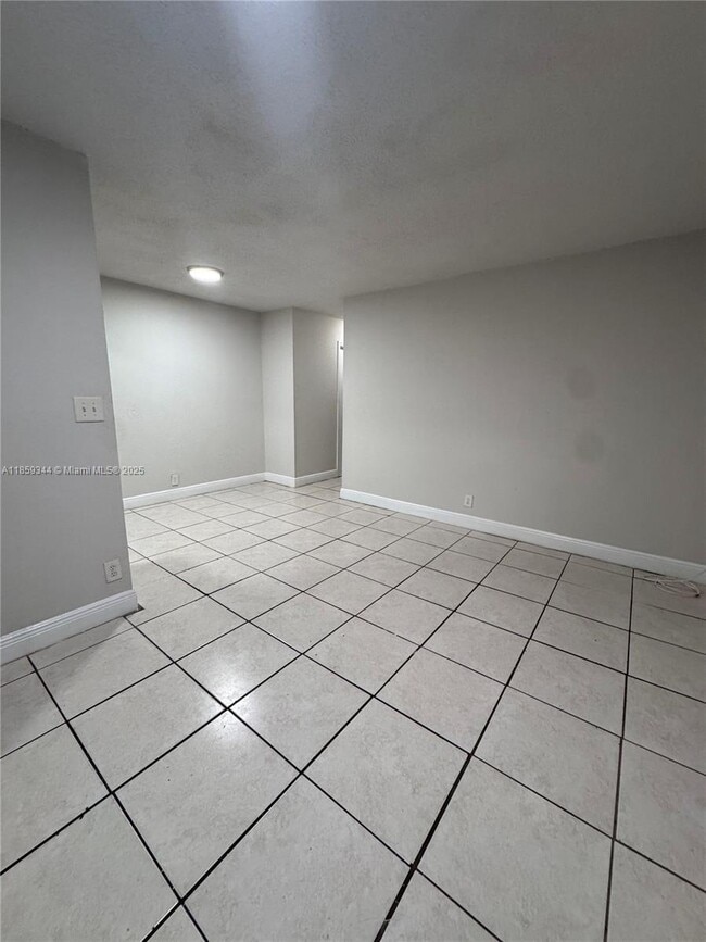 Building Photo - 2137 Hayes St Unit 3 Rental