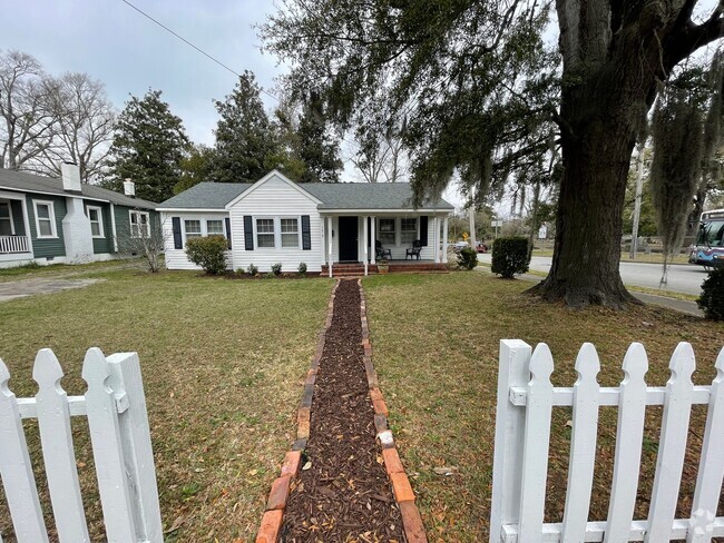 Building Photo - Historic Downtown Wilmington 3 Bedroom Home