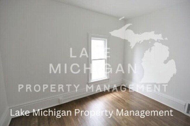 636 Livingston Ave NE Unit #1