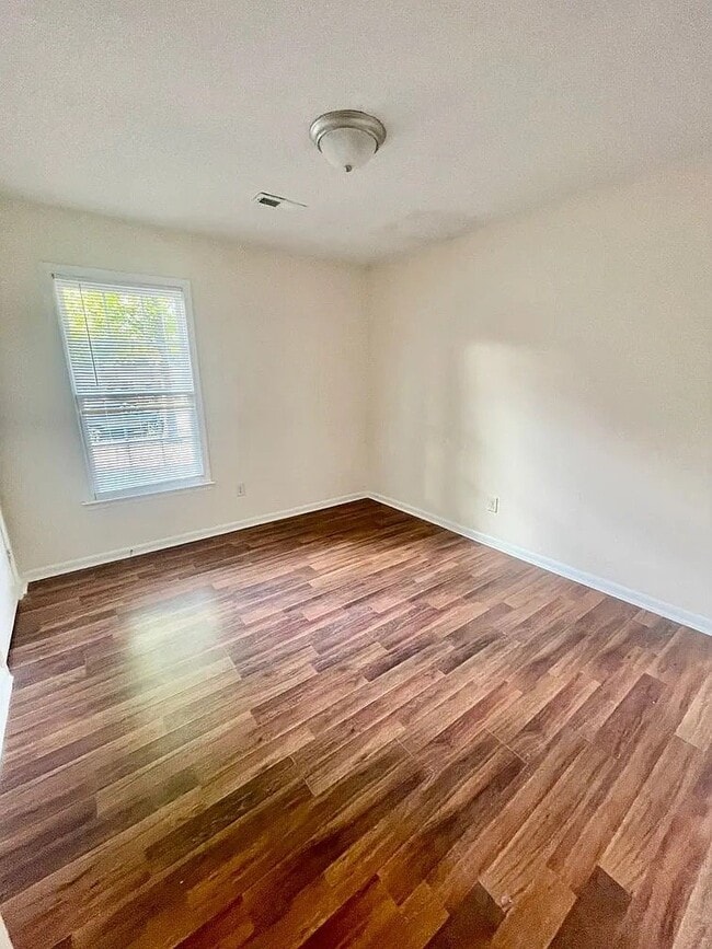 Photo - 987 Pebble Rd