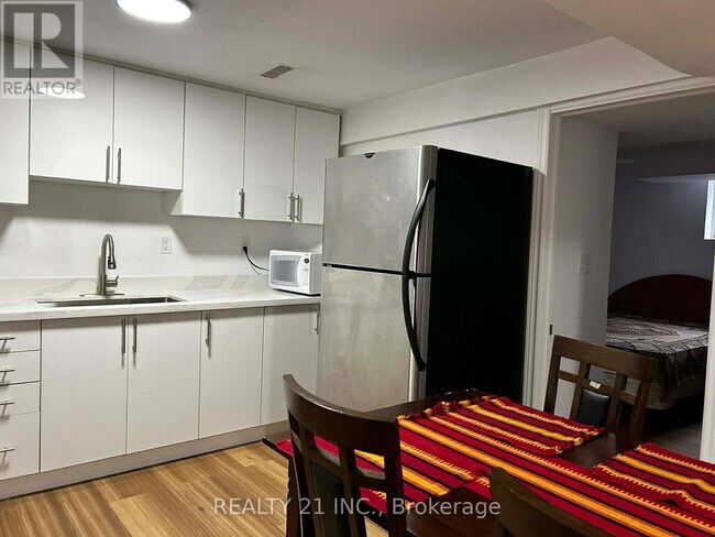 Photo - 164 Williamson Dr E