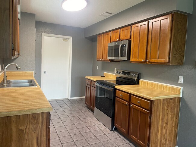 Photo - 210 Tara Plantation Dr