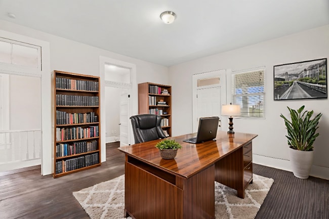 Photo - 620 N Flores St