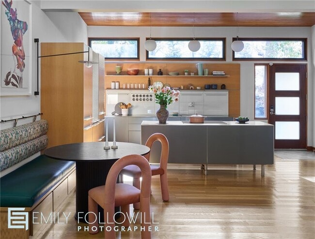 Photo - 515 Claire Dr NE