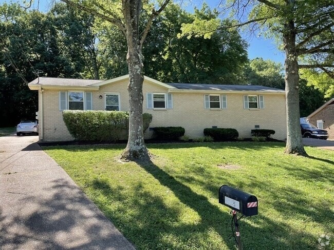 Building Photo - 923 Oak Vale Dr Rental