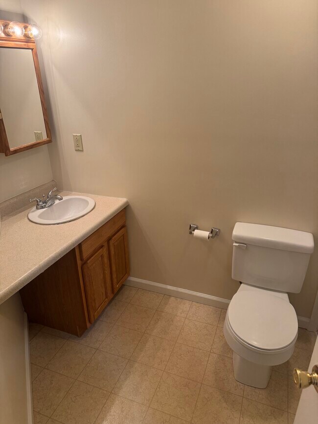 Full Bath (a) - 150 Pleasant St Unit 150-B