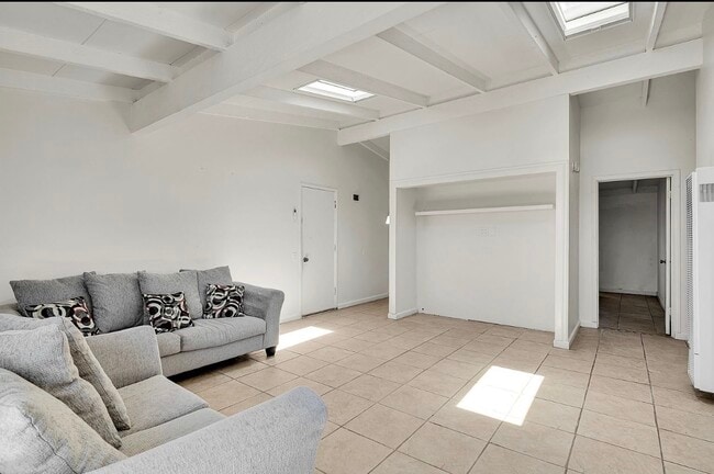 Photo - 920 Raintree Pl