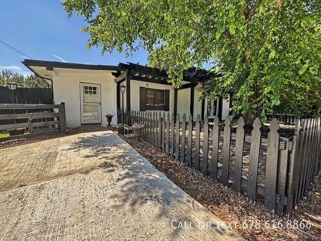 Building Photo - 3130 Bold Springs Rd NW Unit A