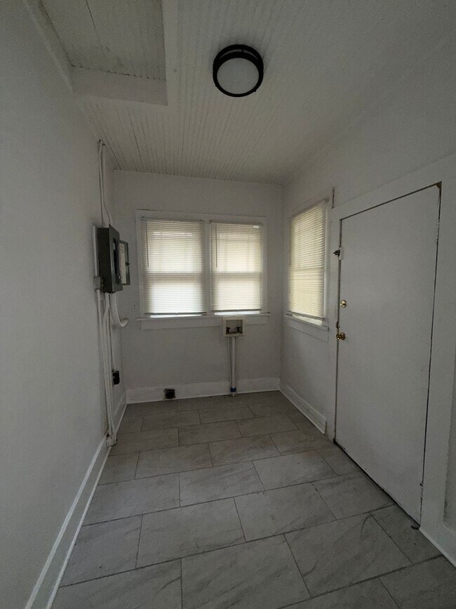 Photo - 852 Marianna St