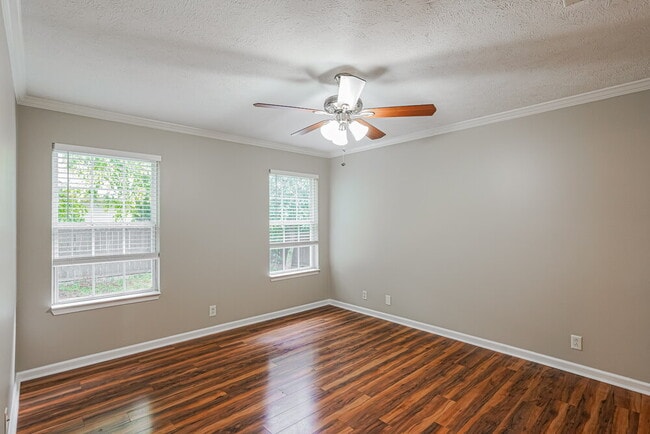 Photo - 1339 Macduff Dr