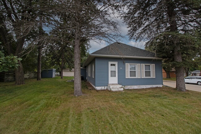 Building Photo - 415 Riverside Ave N Rental