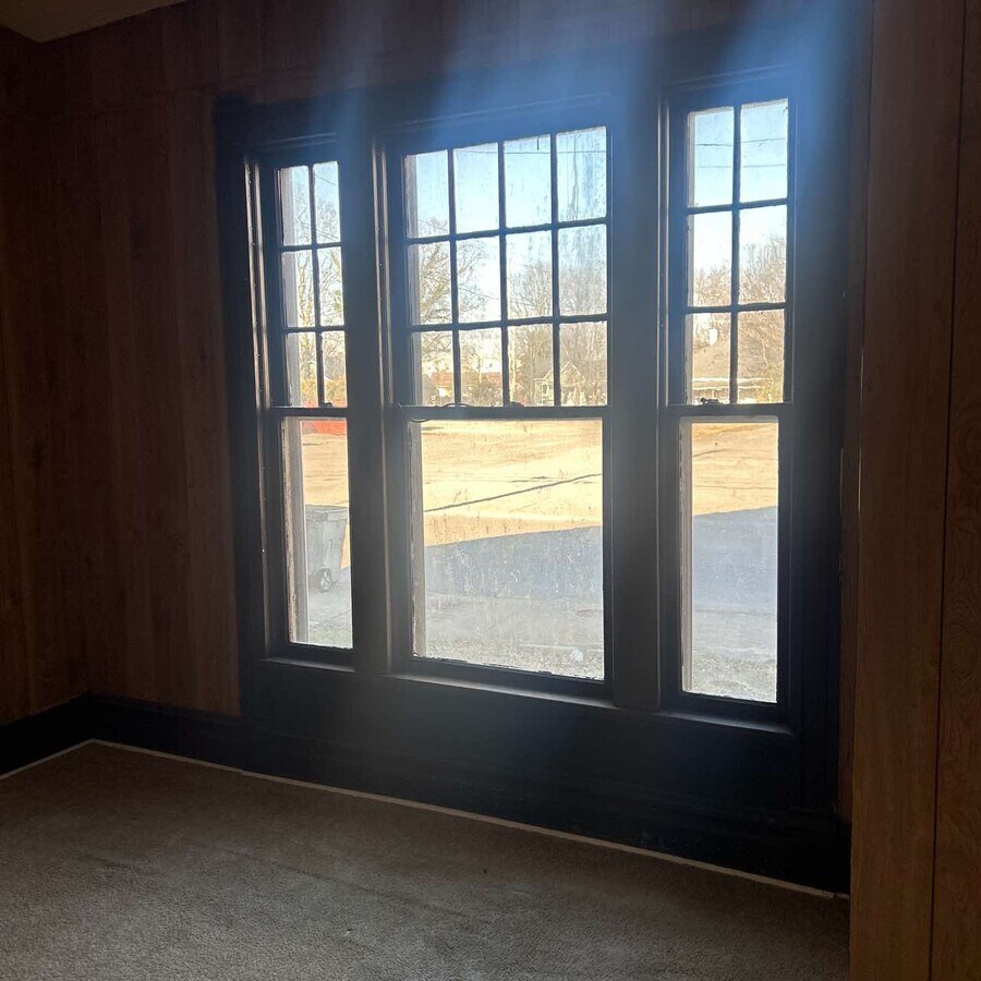 Photo - 303 E 18th St