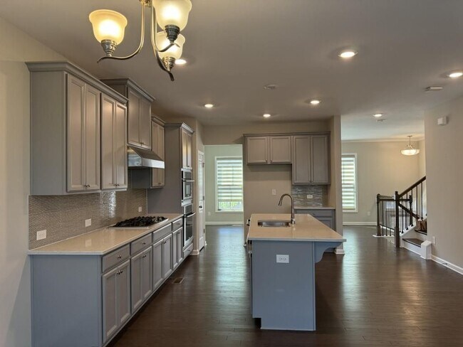 Photo - 381 Northaven Ave