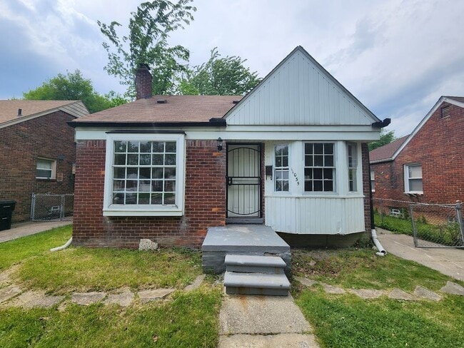 Building Photo - 11035 Worden St