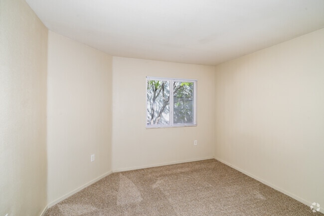 1BR, 1BA - 645SF - Bedroom