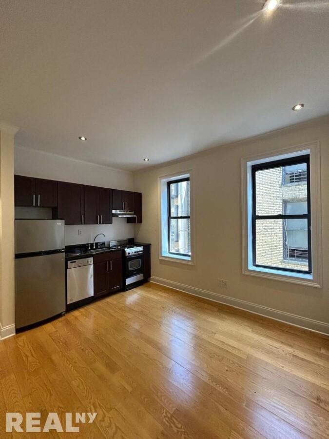 207-209 West 11th Street - 207-209 West 11th Street Apartment Unit 5B