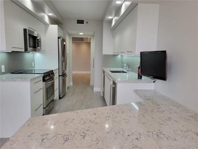 Building Photo - 20281 E Country Club Dr Unit 503 Rental