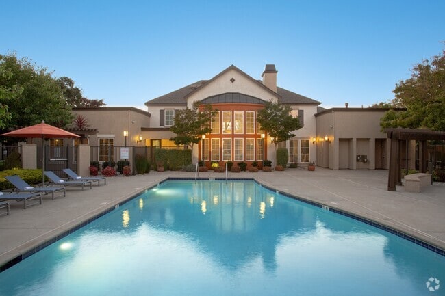 Building Photo - The Tides Rental