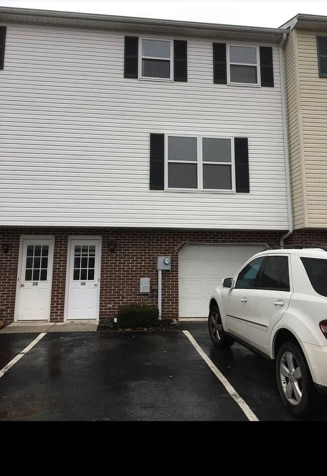 3 Bed 1 Bath Townhouse in Manchester York - 3 Bed 1 Bath Townhouse in Manchester York