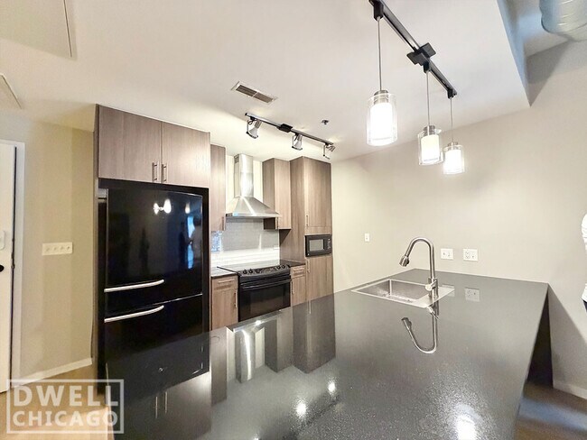 Photo - 231 W Scott St