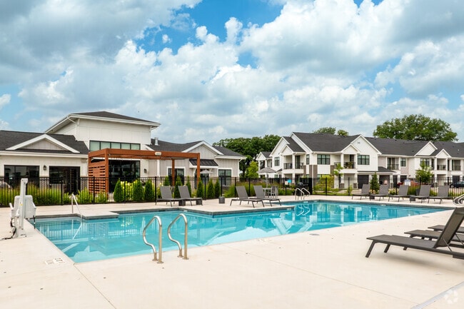 Pool - Seasons at North Aurora