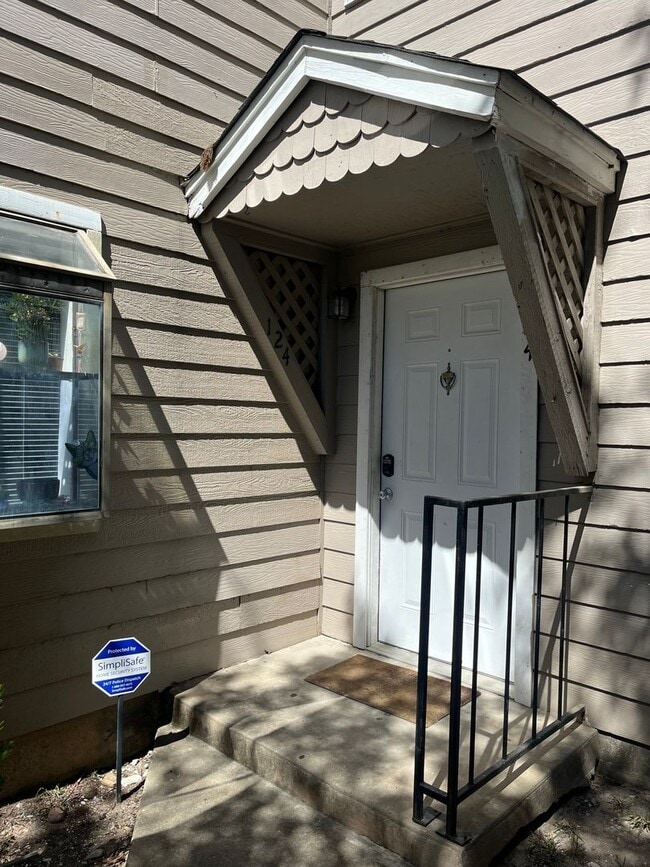 Building Photo - 5616 Emerald Forest Dr