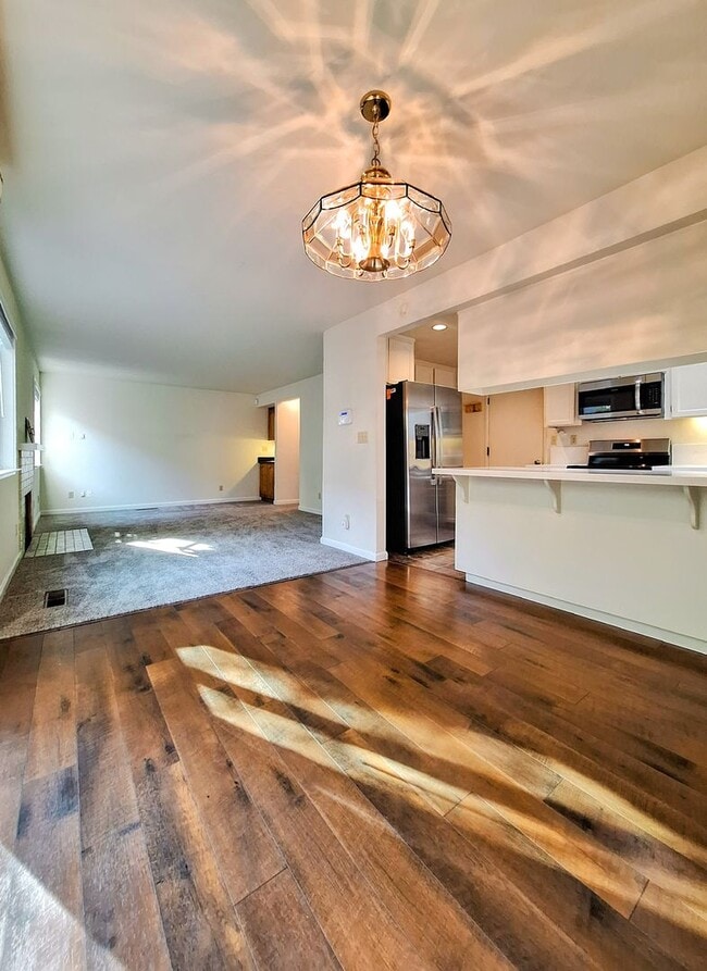 Photo - Beautiful Townhouse w/Laundry, Yard, Accepting Cats!