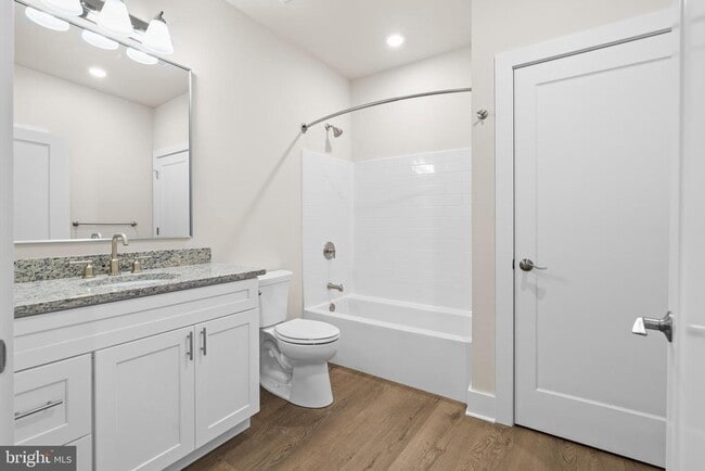 Photo - 30 W Broad St Unit SUITE 4