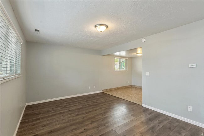 37 W 600 N St