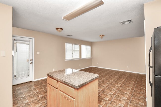 Building Photo - 6329 Settlers Square Ln Rental