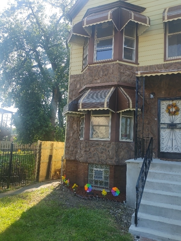 Building Photo - 6840 S Green St Rental