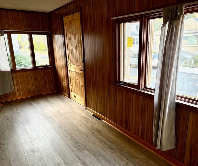 Photo - 49 Thornton St