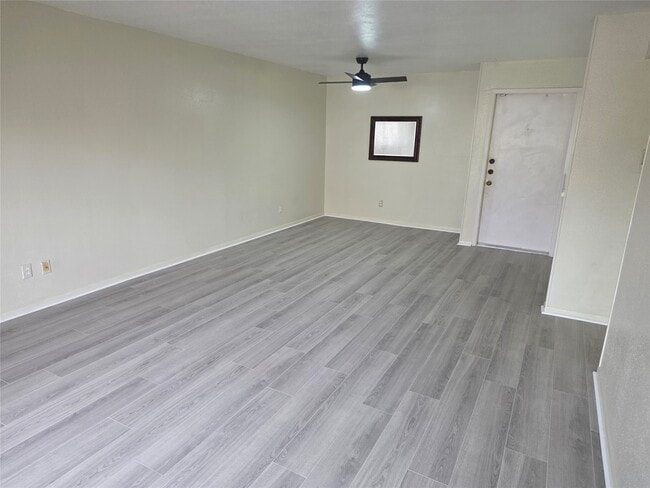 Photo - 3025 Walnut Bend Ln Unit 21