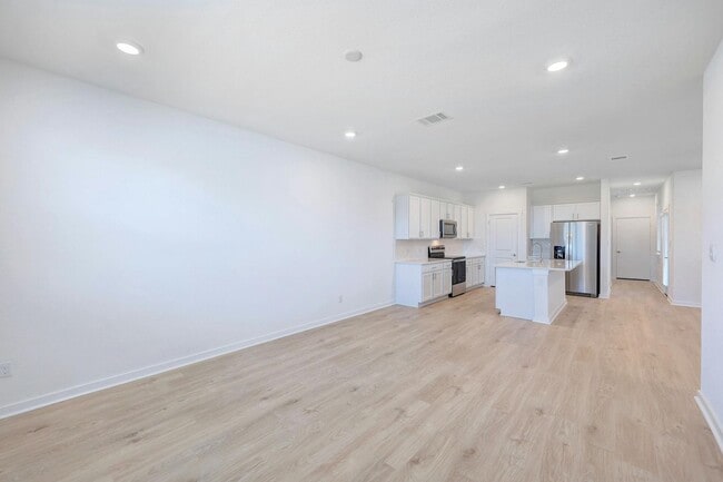 Photo - Modern Comfort in Avery Centre – Ready for You!