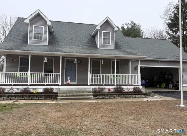 Photo - 939 N Main St