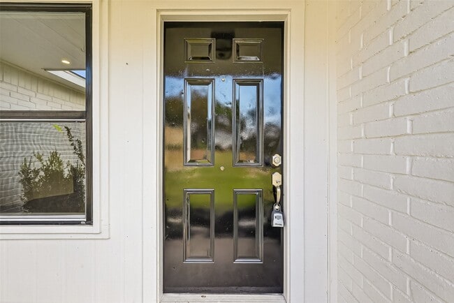 Photo - 1114 Briarmead Dr