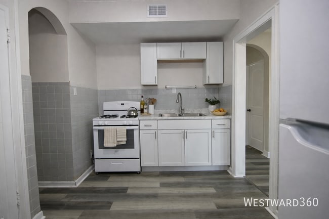 Photo - 6704 S Wood St Unit 1A