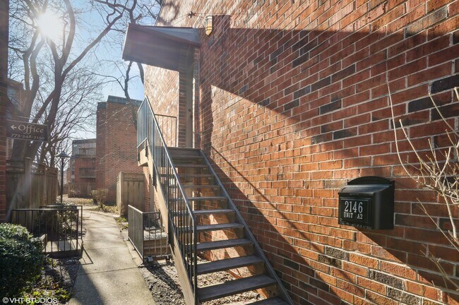 Photo - 2146 N Lincoln Ave Unit A2