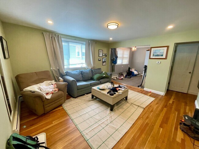 Building Photo - 1 Bedroom Condo for Rent $2,400